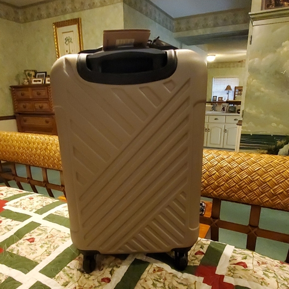 SUITCASE - Picture 2 of 8